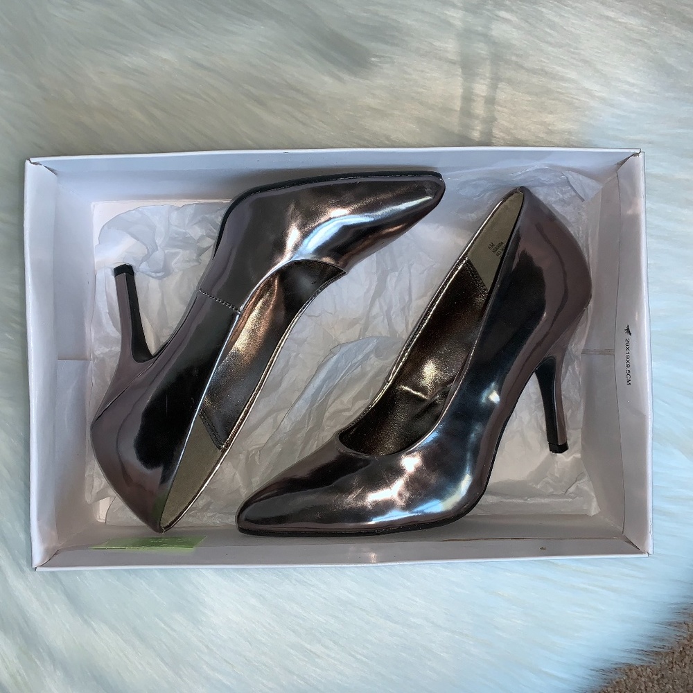 Rampage Women's Nerieda Polished Pewter Pump Sz. 6